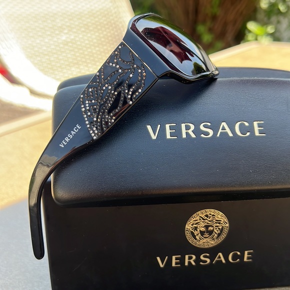 Versace black plastic sunglasses with stone details on temples - Picture 3 of 9
